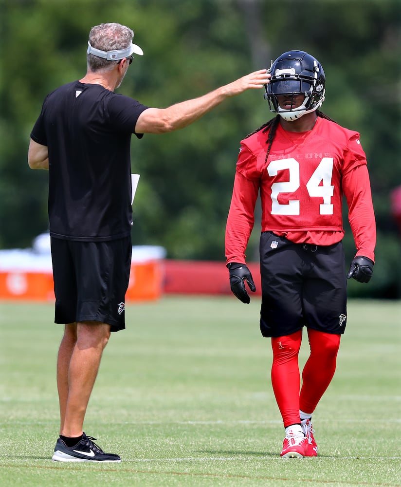 Photos: Devonta Freeman back on field for Falcons’ OTA workouts