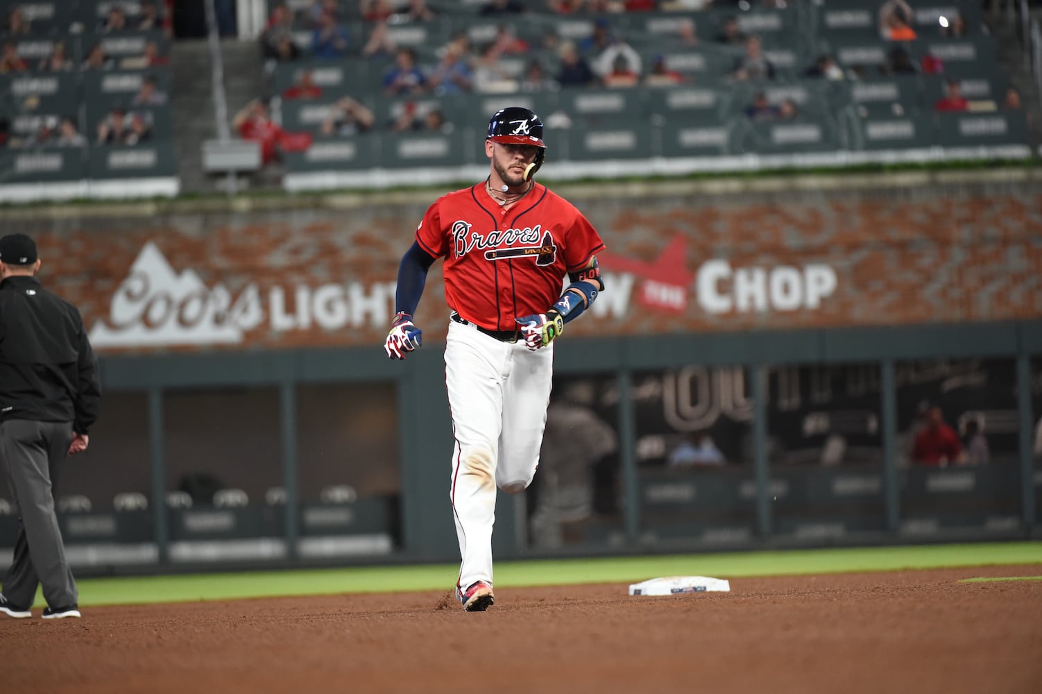 Photos: Braves break out red uniforms, host Marlins