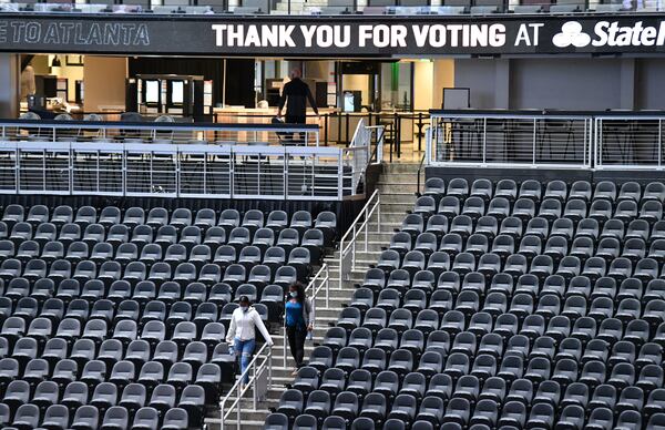 Fulton County residents walk down to cast their ballots on the floor of State Farm Arena in Atlanta on Wednesday, October 28, 2020. (Hyosub Shin / Hyosub.Shin@ajc.com)