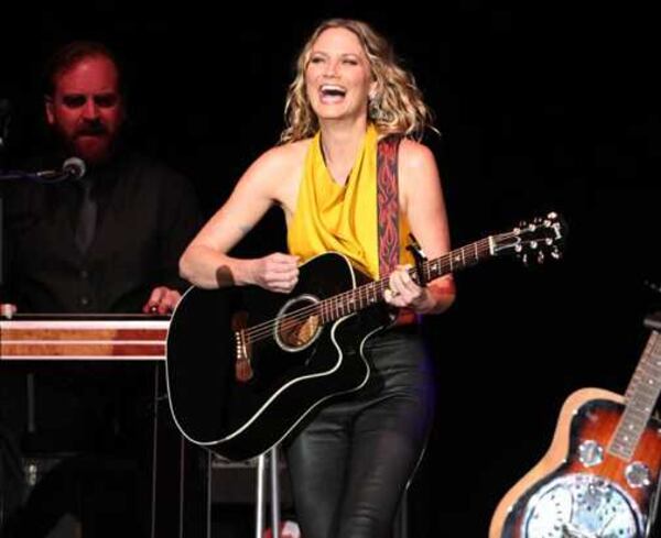 Jennifer Nettles.