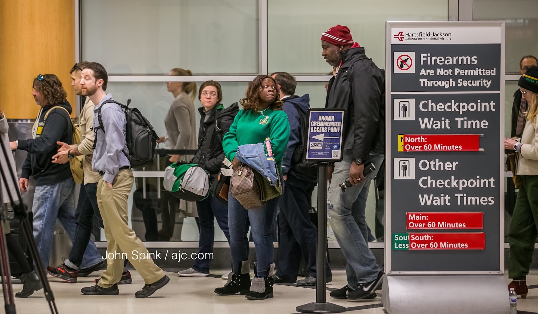 Atlanta airport travelers stuck in long TSA wait lines