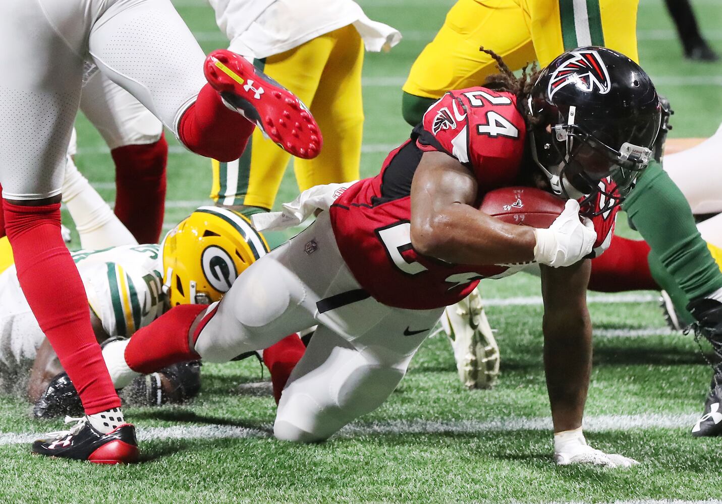 Photos: Falcons are tested by the Packers