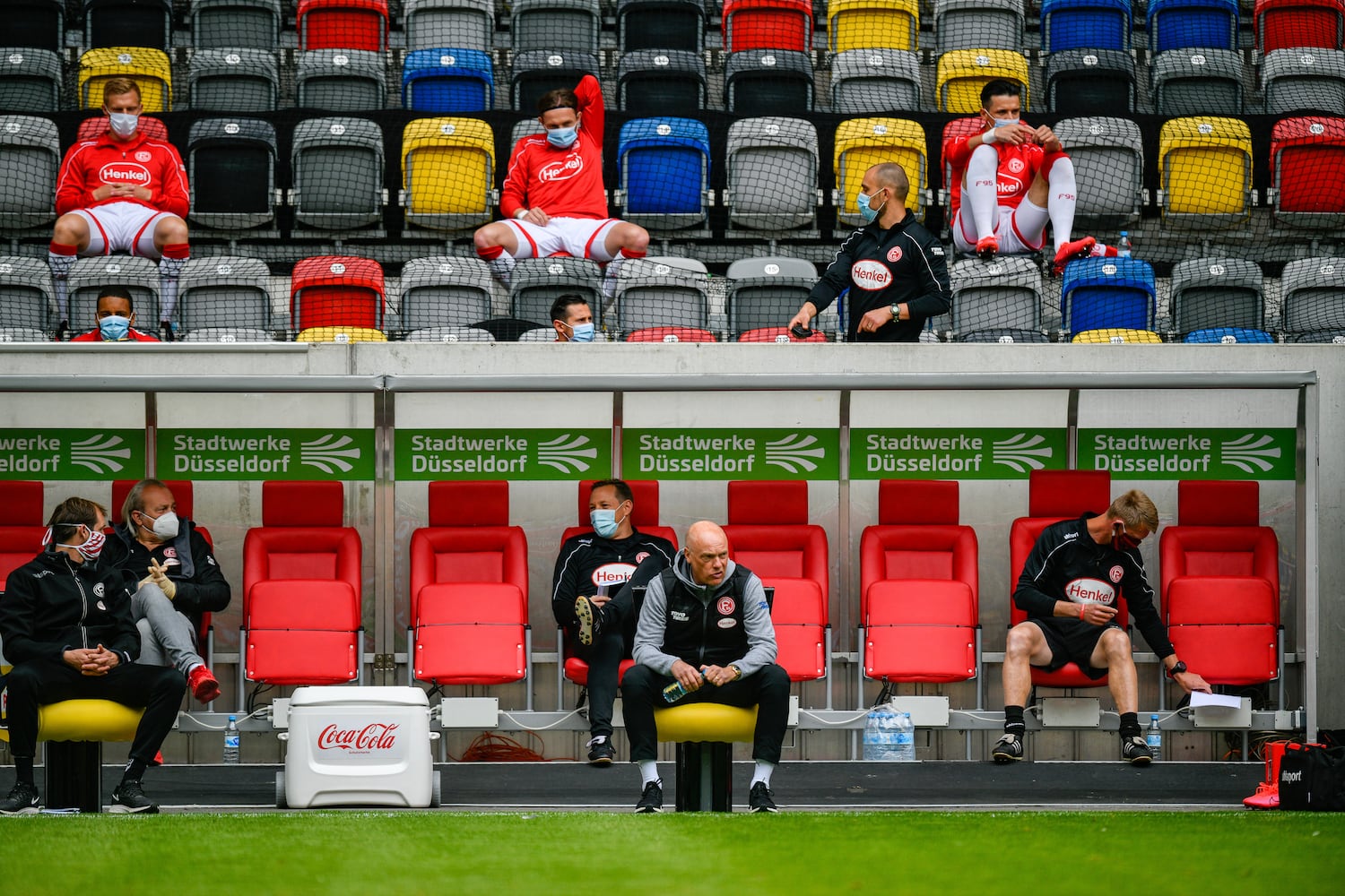 Photos: Soccer returns without fans in Germany