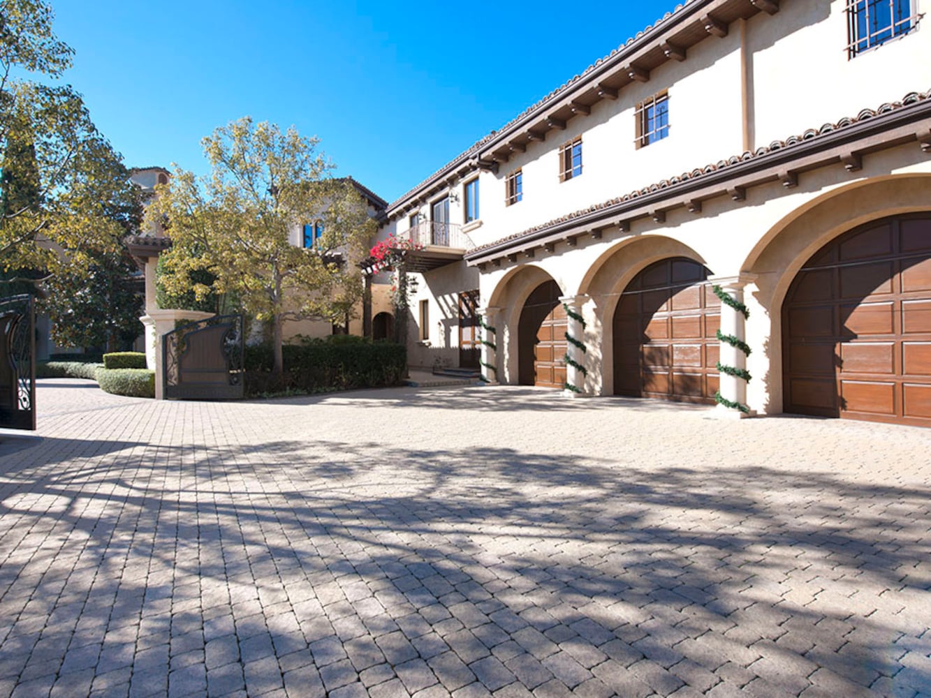 Beverly Park estate includes theater, outdoor kitchen, sports court