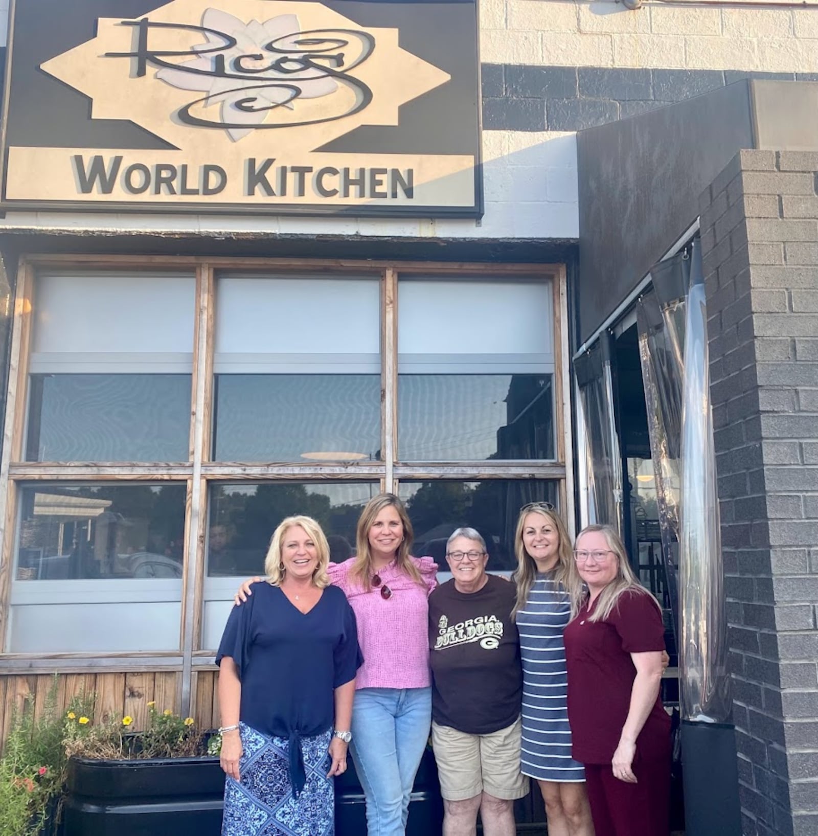 Vinci Edwards, Keri Janton, Robin Blan, Danica Robertson, and Heather Millwood enjoyed dinner together in July, sharing stories about their beloved Robert Blan.