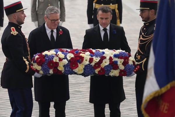 French President Emmanuel Macron, right, and British Prime Minister Keir Starmer lay a wreath during ceremonies marking the 106th anniversary of the Armistice, a celebration of their countries' friendship, as nations across the world pay tribute to their fallen soldiers in World War I, Monday, Nov. 11, 2024 in Paris, (AP Photo/Michel Euler, Pool)