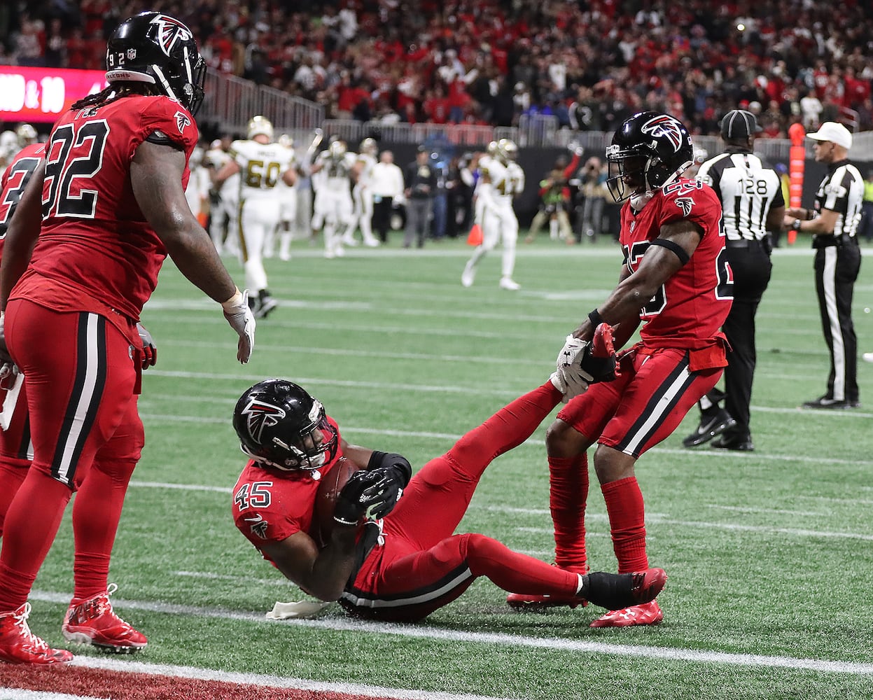 Photos: Falcons hold on, beat the Saints