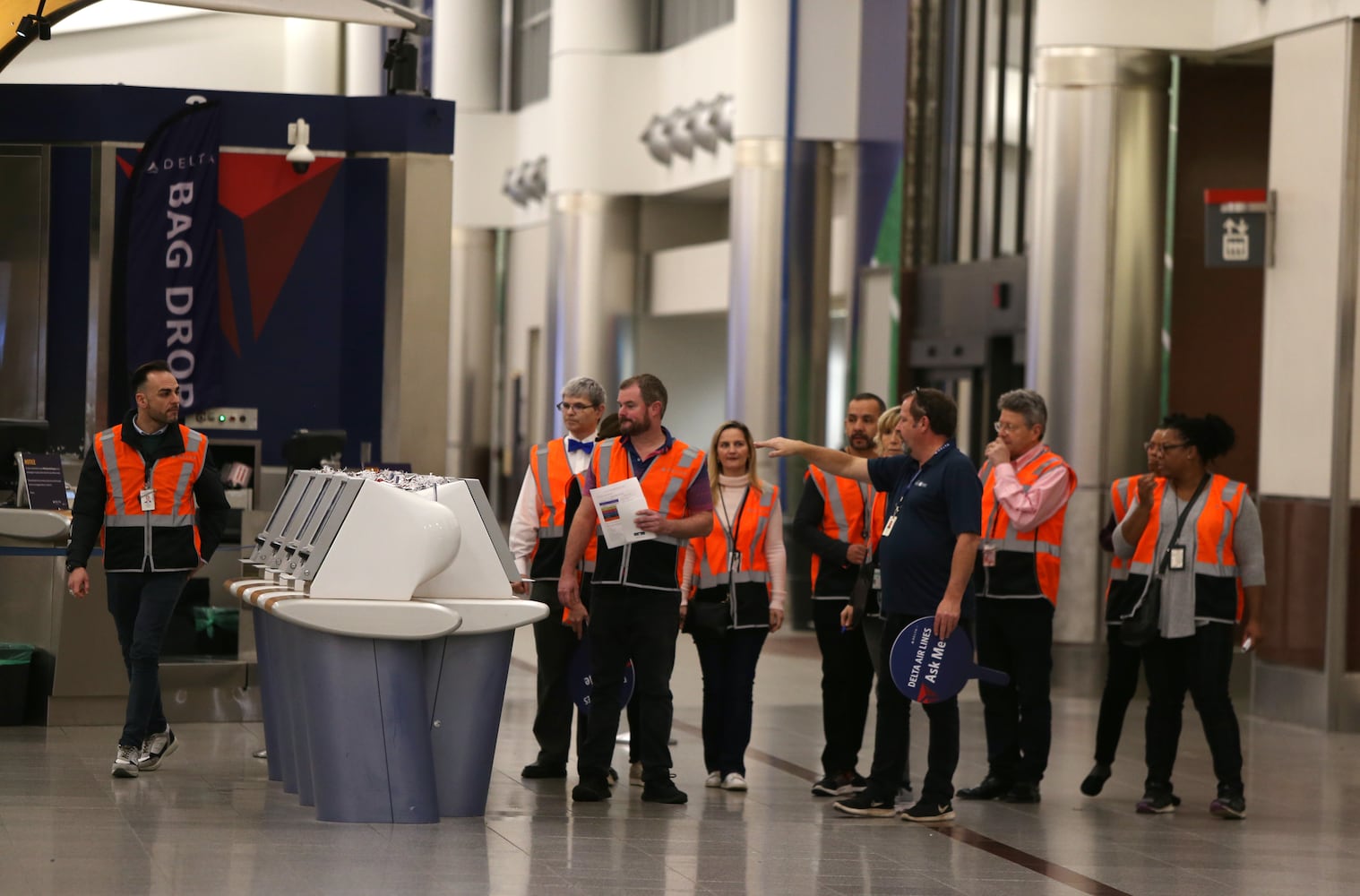 Photos: Post-Super Bowl exodus brings long lines to the airport