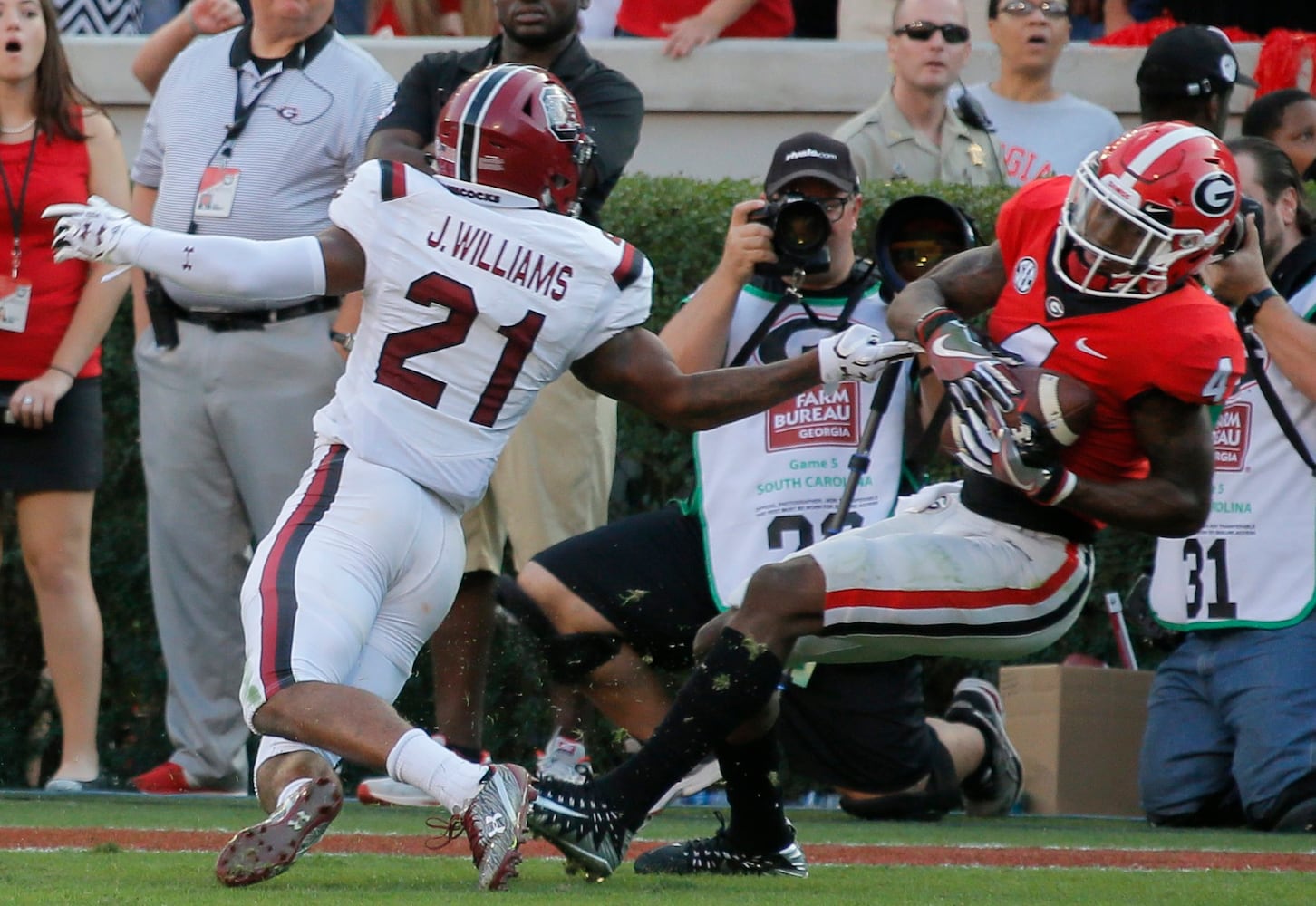 Photos: Bulldogs outlast South Carolina, improve to 9-0