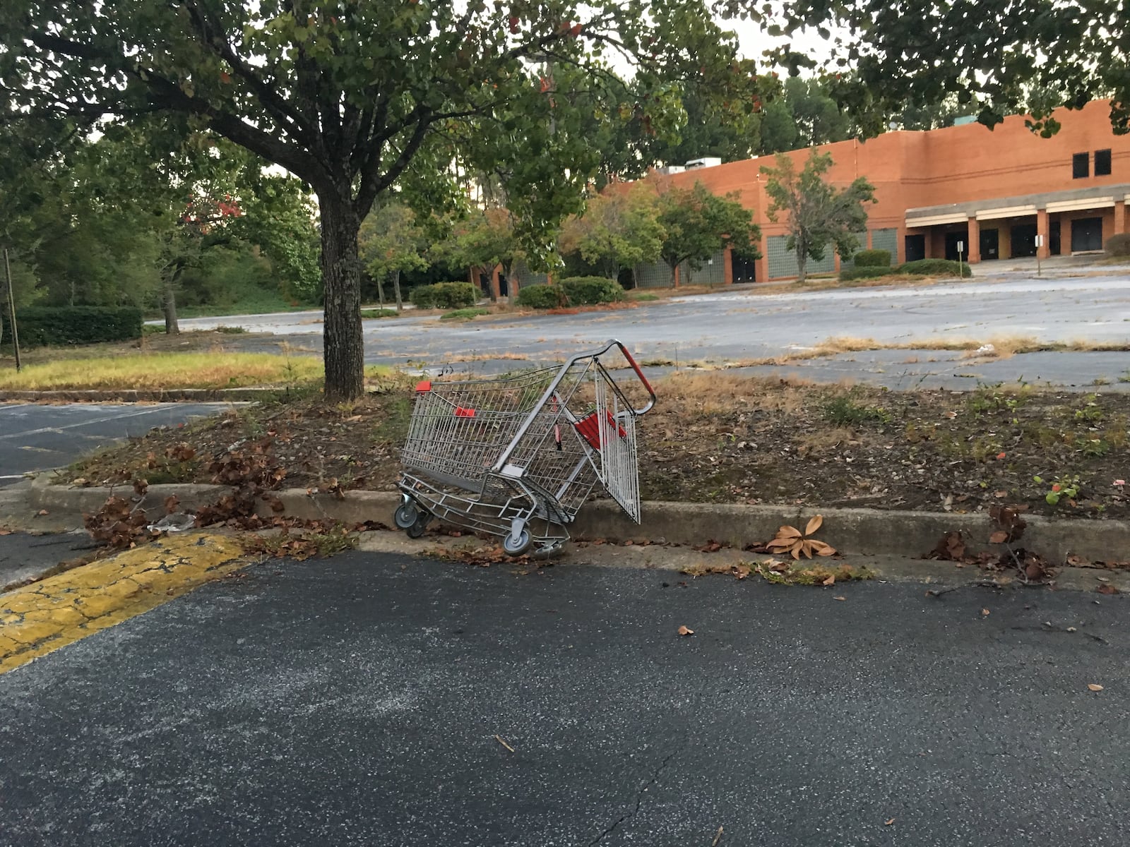 A group of developers has its eyes on the Gwinnett Prado shopping center for a massive mixed-use project. TYLER ESTEP / TYLER.ESTEP@AJC.COM