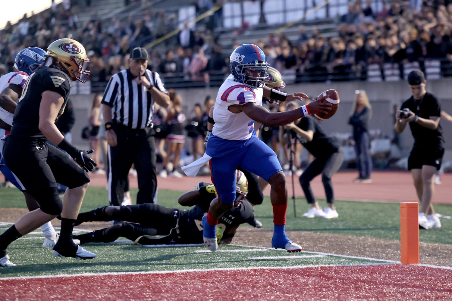 Sept. 24, 2021 - Johns Creek, Ga: Riverwood quarterback Avery Smith (14) scores a rushing touchdown during the first half against Johns Creek at Johns Creek high school Friday, September 24, 2021 in Johns Creek, Ga.. JASON GETZ FOR THE ATLANTA JOURNAL-CONSTITUTION