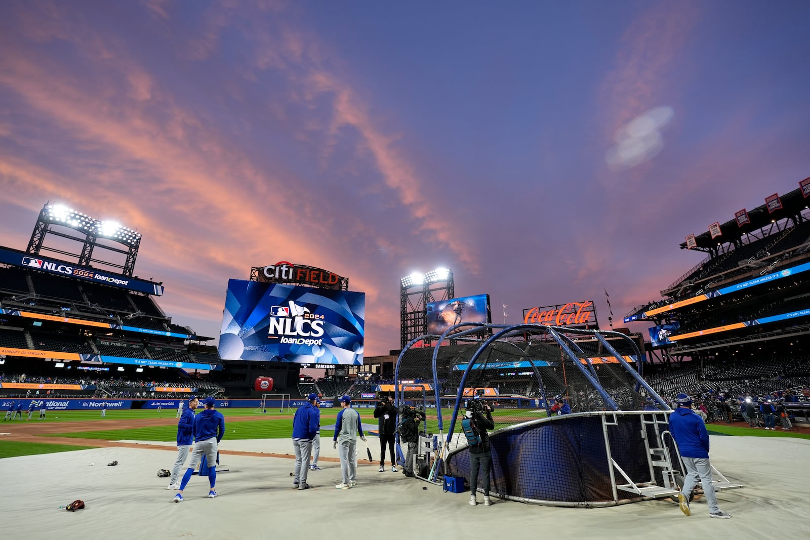 Los Angeles Dodgers take batting practice before Game 4 of a baseball NL Championship Series against the New York Mets, Thursday, Oct. 17, 2024, in New York. (AP Photo/Frank Franklin II)