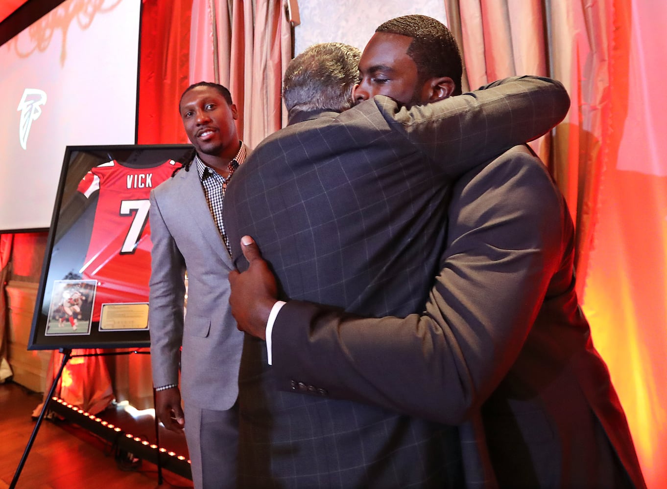 Photos: Falcons honor retirements of Michael Vick, Roddy White