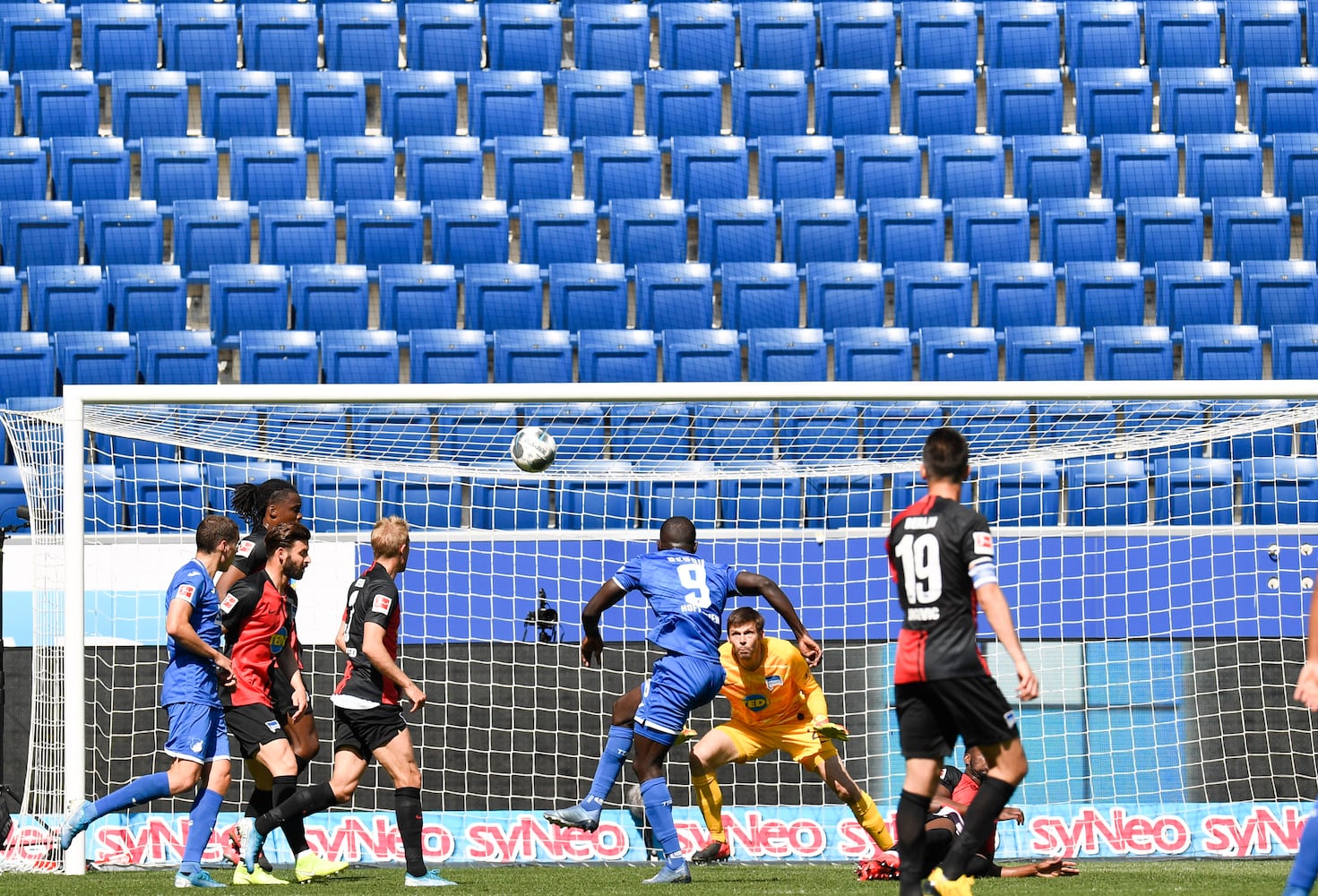 Photos: Soccer returns without fans in Germany