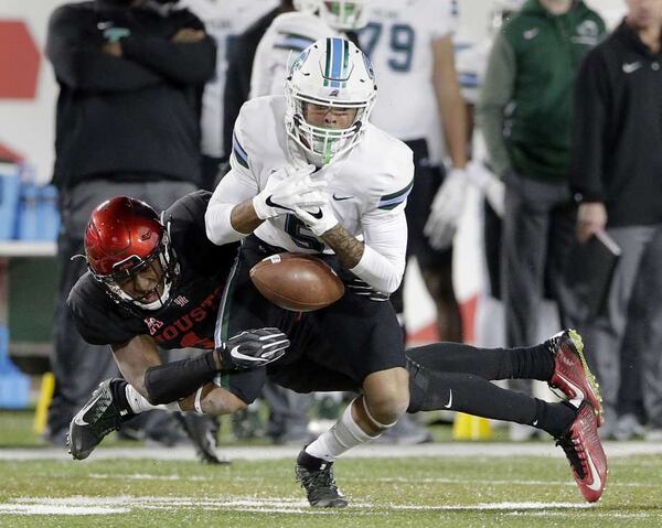 Tulane wide receiver Terren Encalade (5) loses the reception under pressure from Houston cornerback Isaiah Johnson (14) during the first half of an NCAA college football game Thursday, Nov. 15, 2018, in Houston. (Michael Wyke/Houston Chronicle via AP)