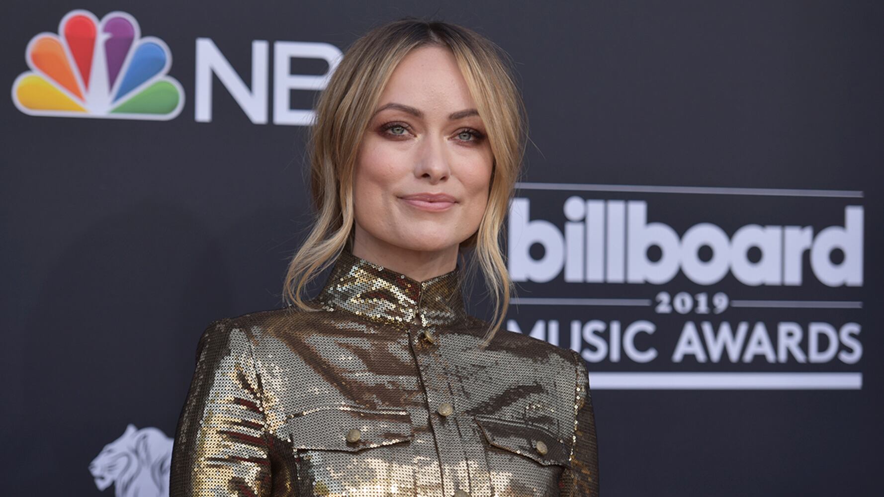 Photos: Stars walk the red carpet at the Billboard Music Awards