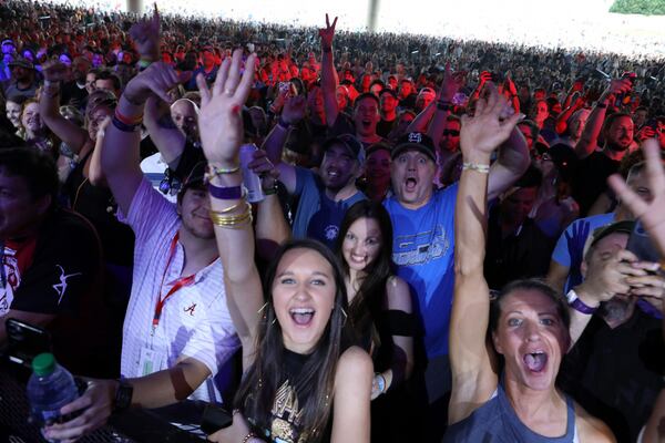 The Dave Matthews Band energized a sold-out crowd on Saturday, May 21, 2002, at Cellairis Amphitheatre at Lakewood. (Photo: Robb Cohen for The Atlanta Journal-Constitution)