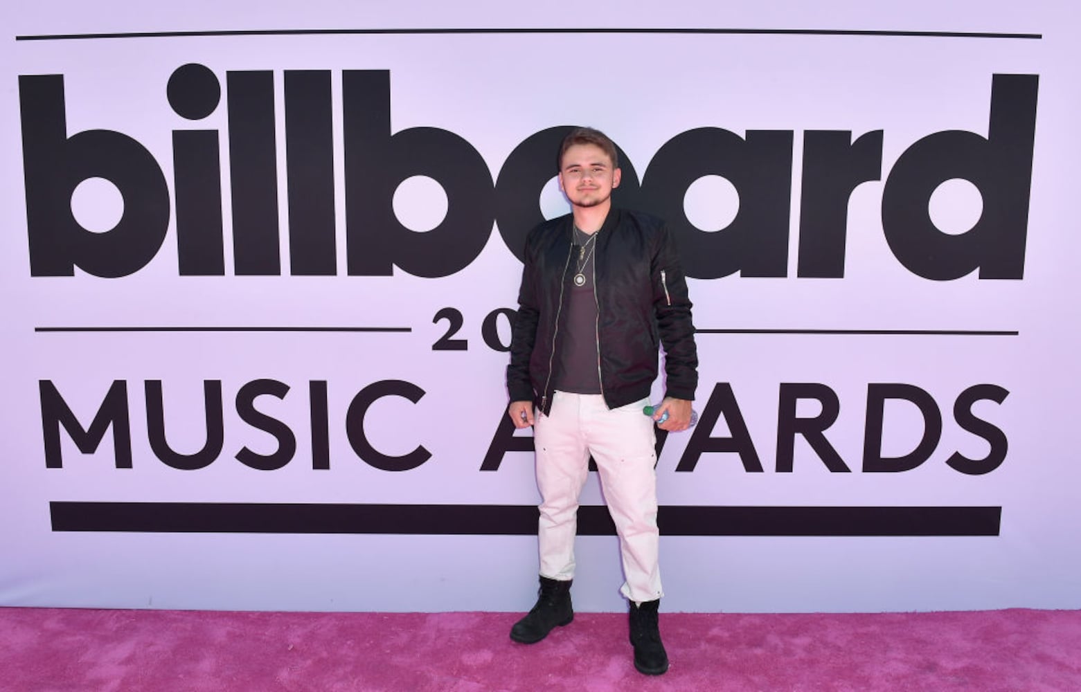 2017 billboard awards red carpet