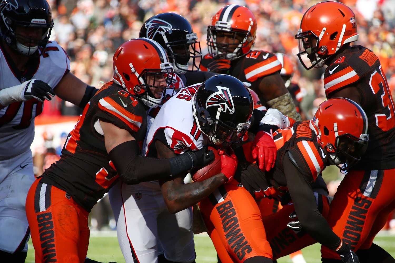 Photos: Falcons look for fourth straight win