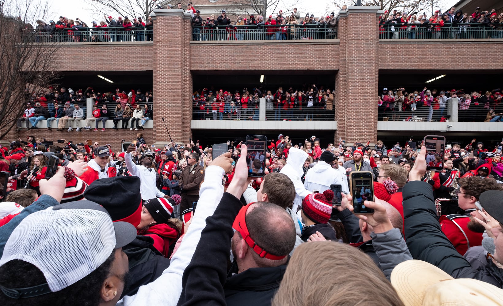 220115-Athens-Georgia players walk the Dawg Walk as fans crowd around following the parade Saturday afternoon, Jan. 15, 2022, in Athens. Ben Gray for the Atlanta Journal-Constitution