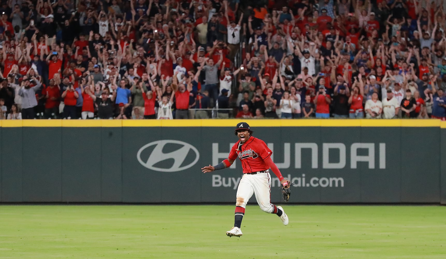 Photos: Braves beat Giants, win East title