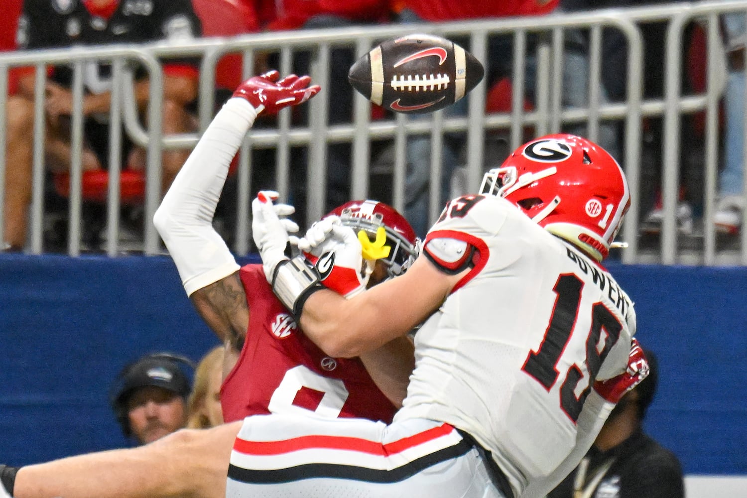 Alabama Crimson Tide defensive back Trey Amos (9) blocks the attempted pass to Georgia Bulldogs tight end Brock Bowers (19) during the second half of the SEC Championship football game at the Mercedes-Benz Stadium in Atlanta, on Saturday, December 2, 2023. (Hyosub Shin / Hyosub.Shin@ajc.com)