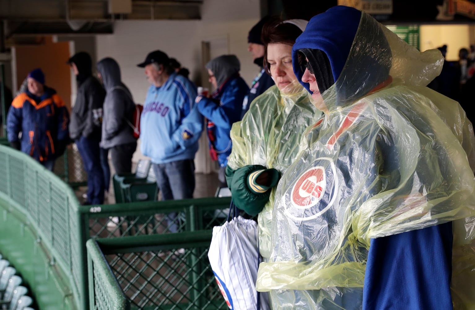 Photos: Braves battle the Cubs in cold Chicago