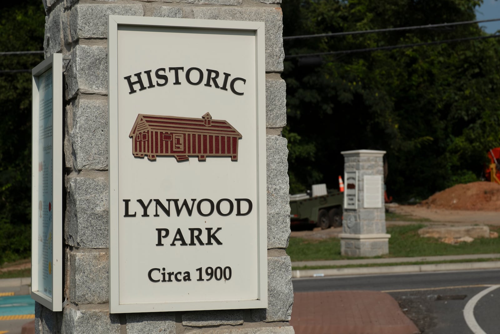 Markers placed at the main intersection in the Lynwood Park neighborhood of Brookhaven. Photographed Sunday, Aug. 18, 2024.   (Ben Gray / Ben@BenGray.com)