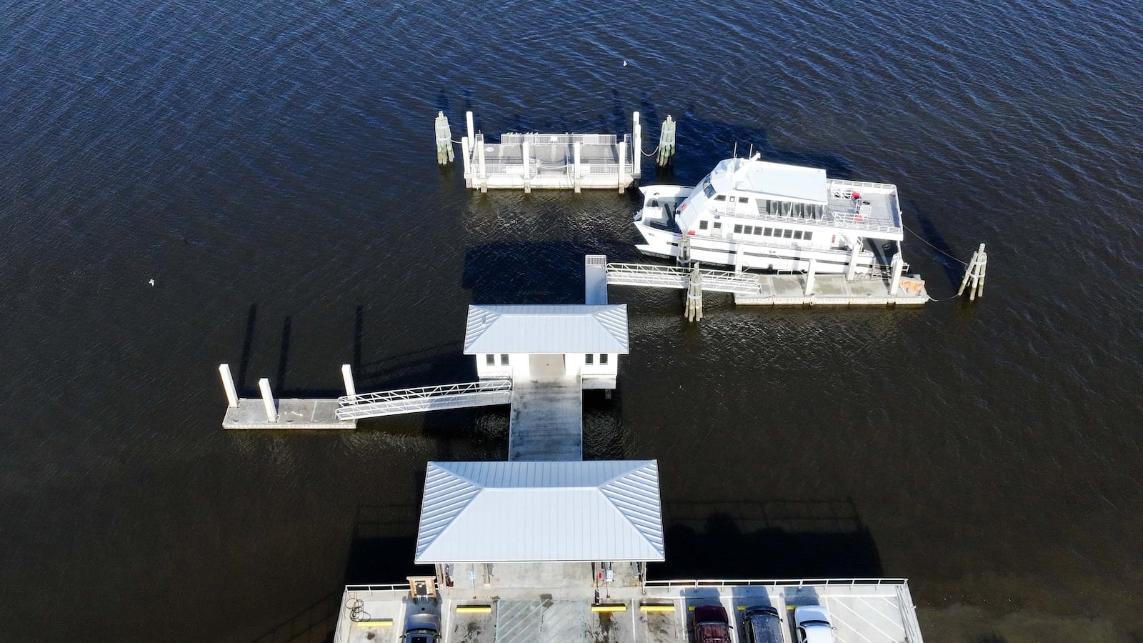 An aerial image captured a ferry docked at a pier with a missing gangway following a failure at Sapelo Island on Tuesday, Oct. 22, 2024. Authorities have confirmed seven deaths and another three people were critically injured and still hospitalized. (Miguel Martinez/AJC)