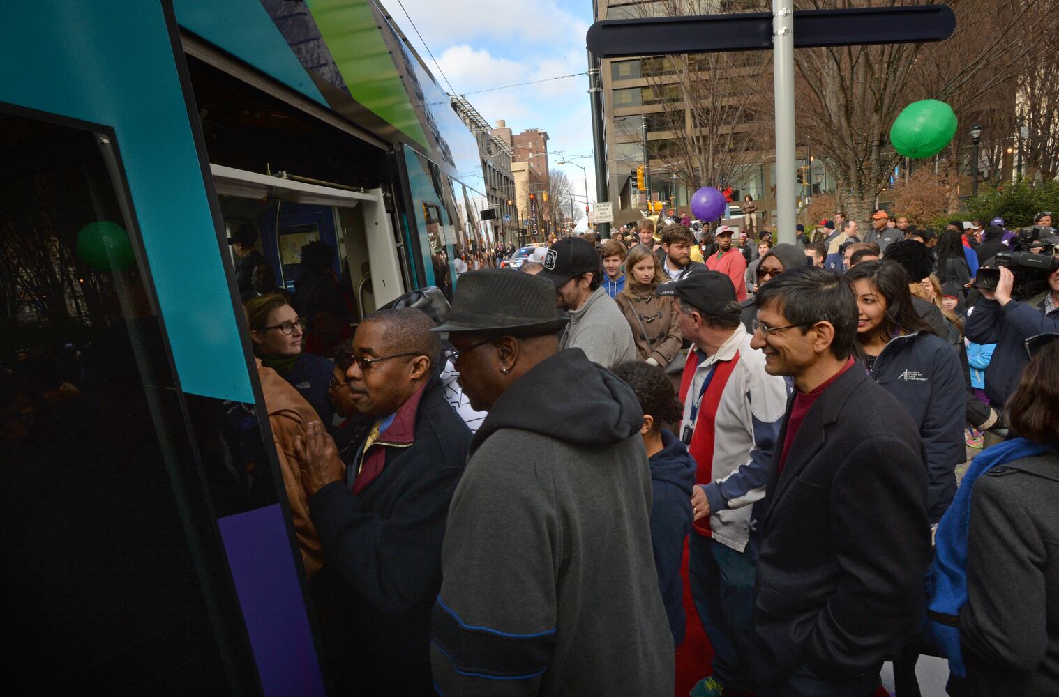 Atlanta streetcar takes its first ride