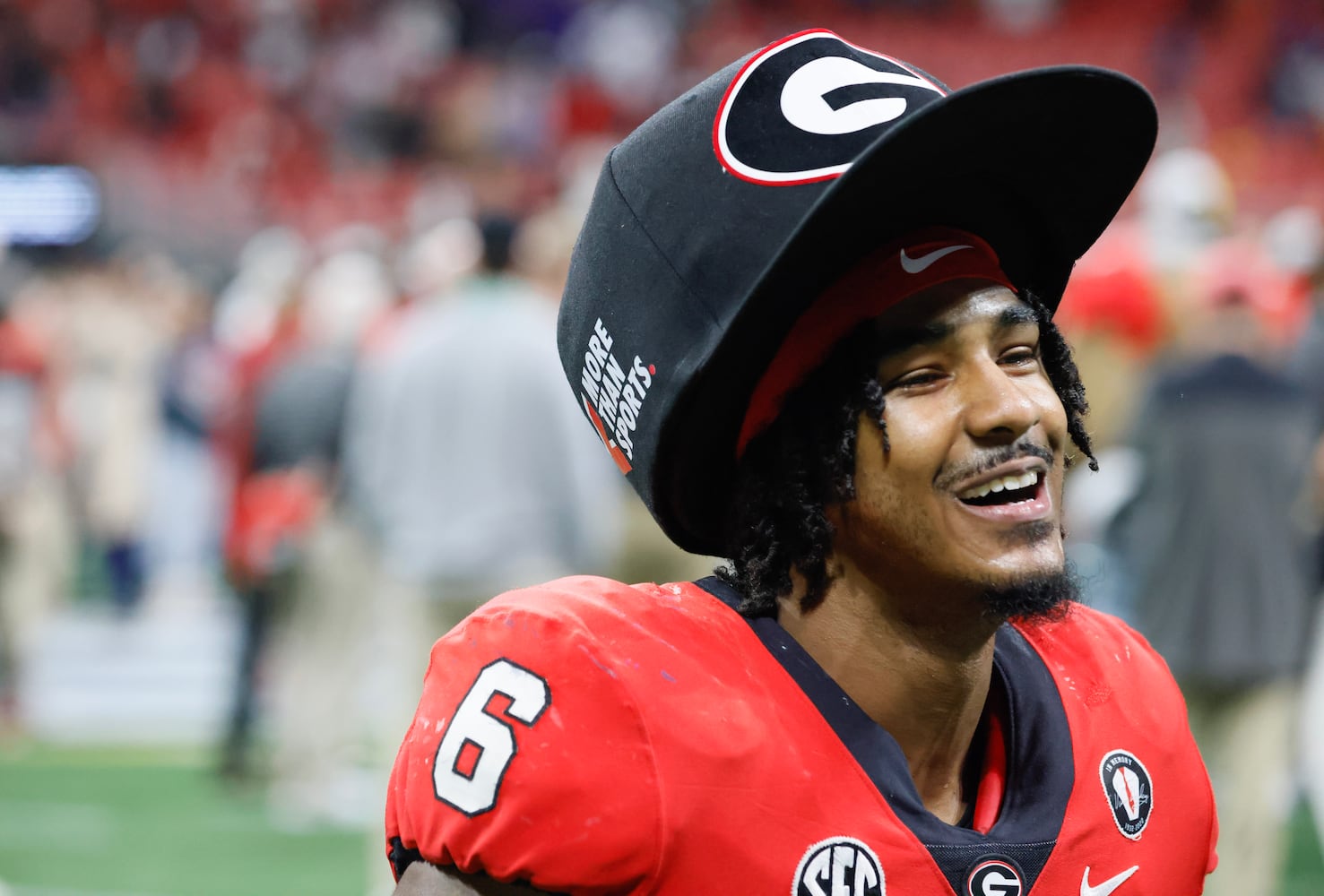  Georgia Bulldogs running back Kenny McIntosh sports a big hat after UGA defeated LSU 50 - 30 in the SEC Championship between the Georgia Bulldogs and the LSU Tigers In Atlanta on Saturday, Dec. 3, 2022. (Bob Andres / Bob Andres for the Atlanta Constitution)