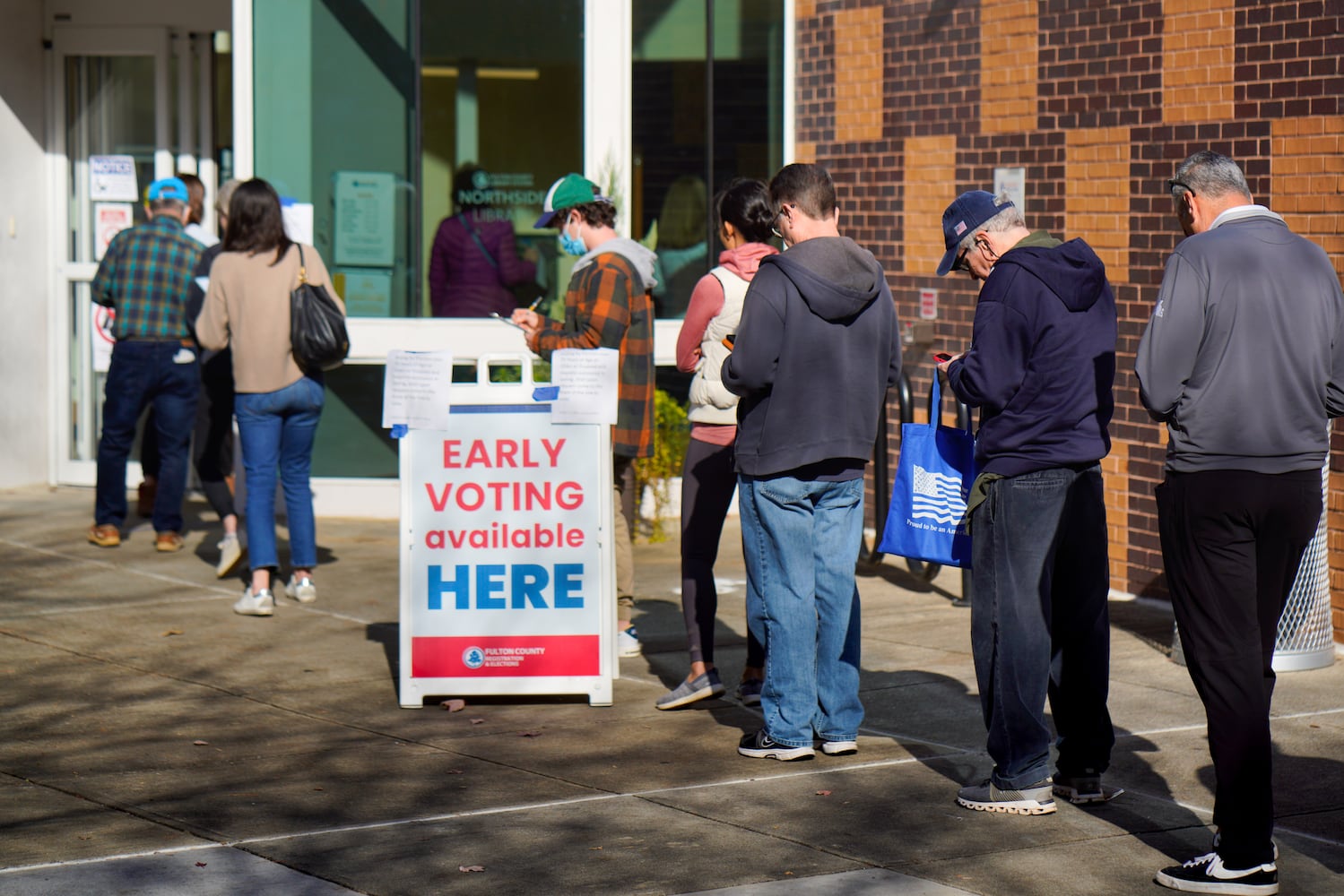 Record 301K early votes cast in one day in Georgia runoff for US Senate