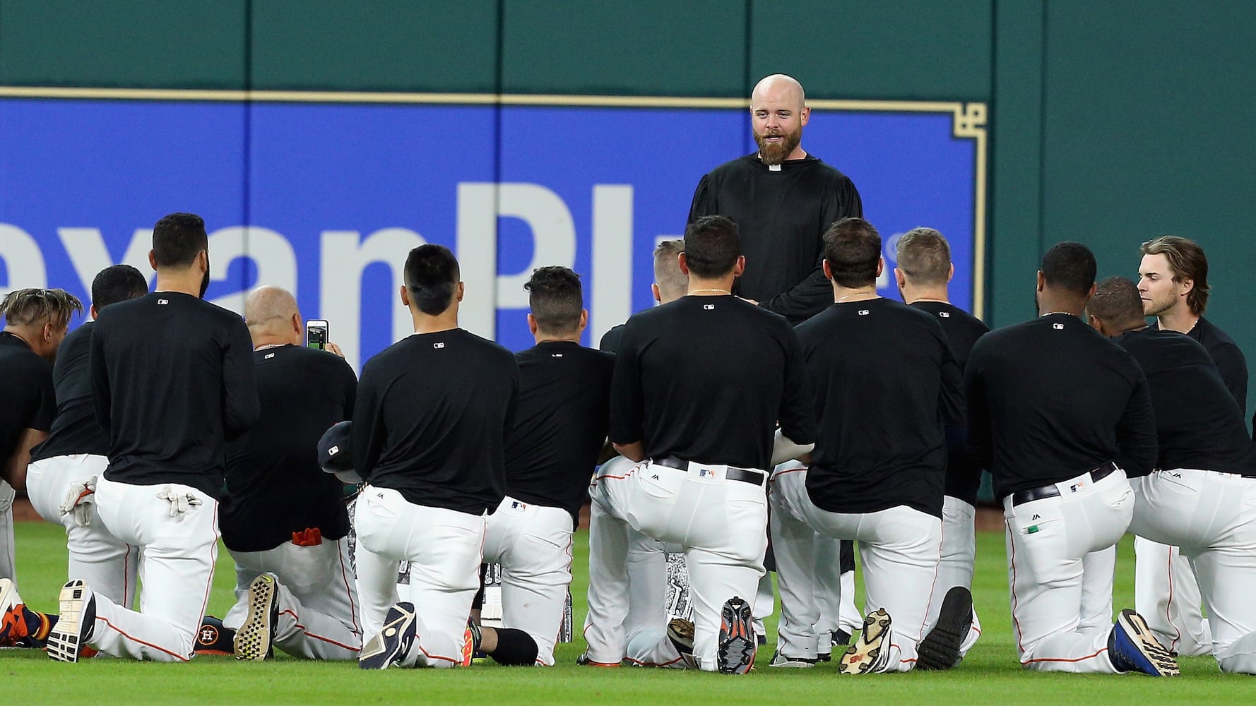 Brian McCann officiates glove funeral