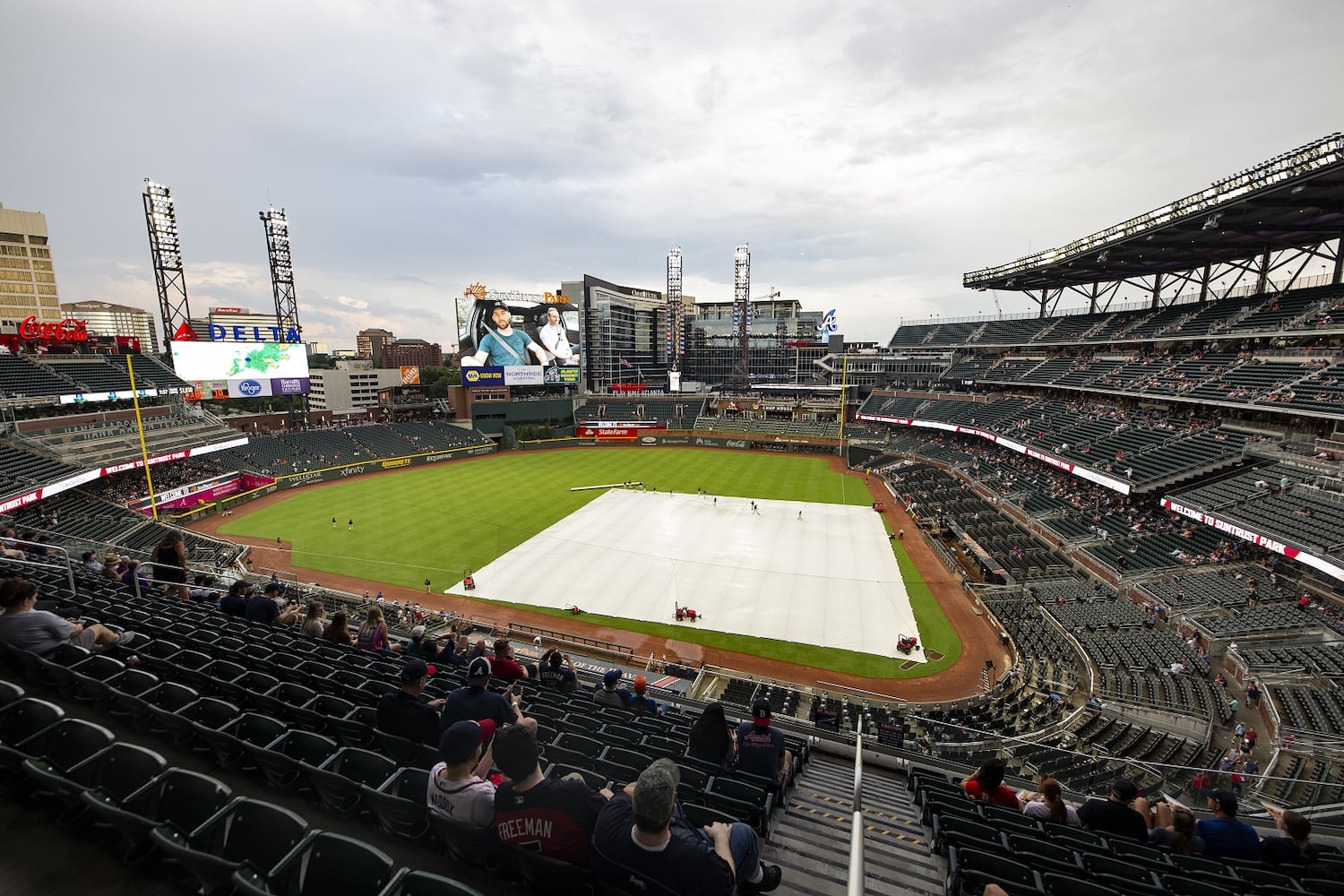 Photos: Braves outlast the Mets