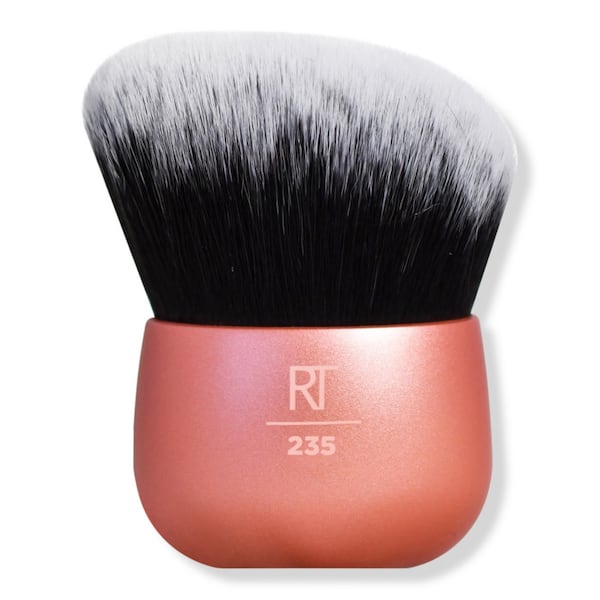 Real Techniques angled kabuki brush’s ultra-plush synthetic bristles and comfortable grip handle combine for easy face or body makeup application.