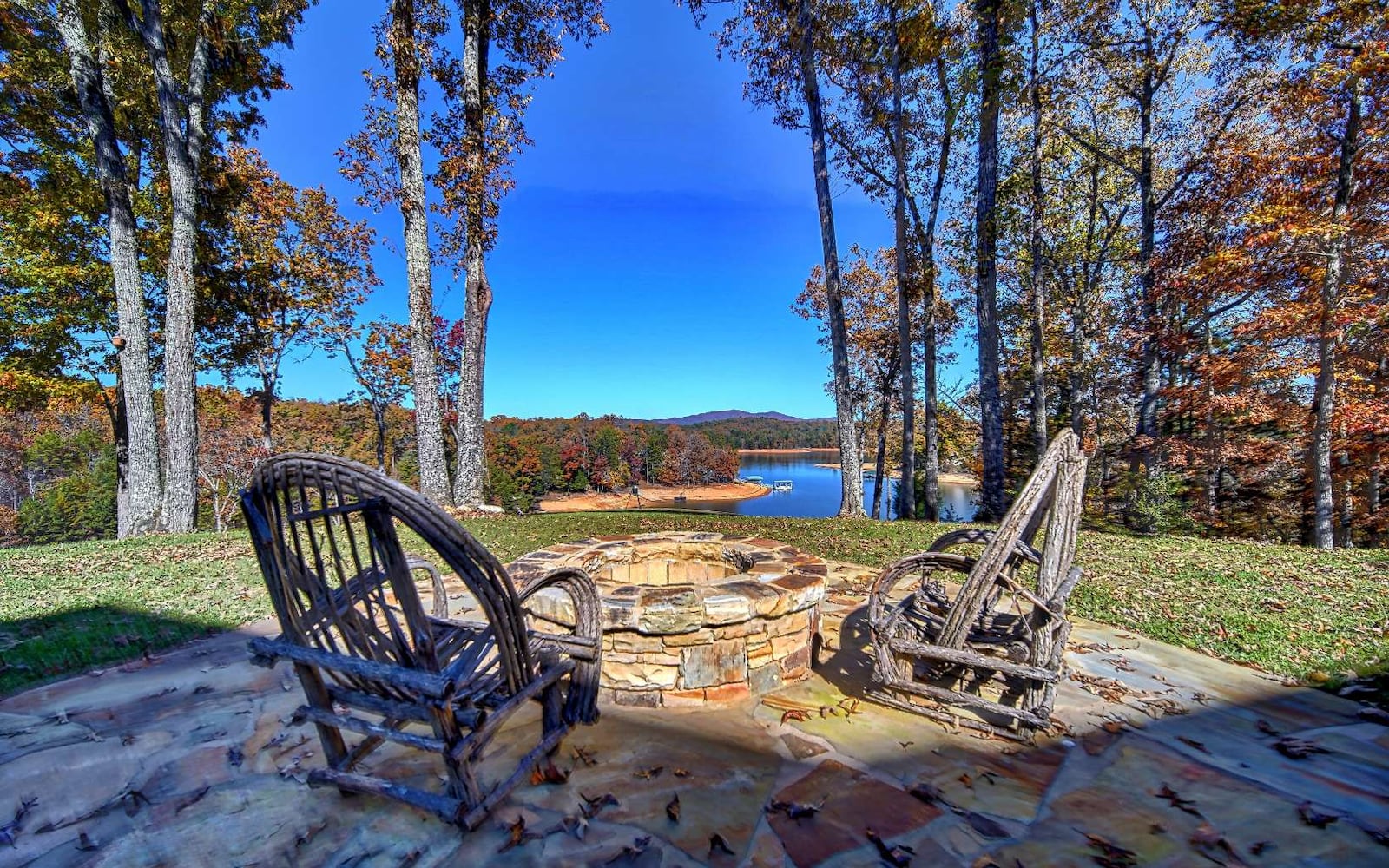 5.4M lakefront estate in the North Georgia mountains