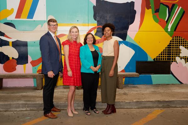 From left to right: MARTA CEO Jeff Parker, PCIDs Executive Director Ann Hanlon, Dunwoody Mayor Lynn Deutsch, Artist Neka King