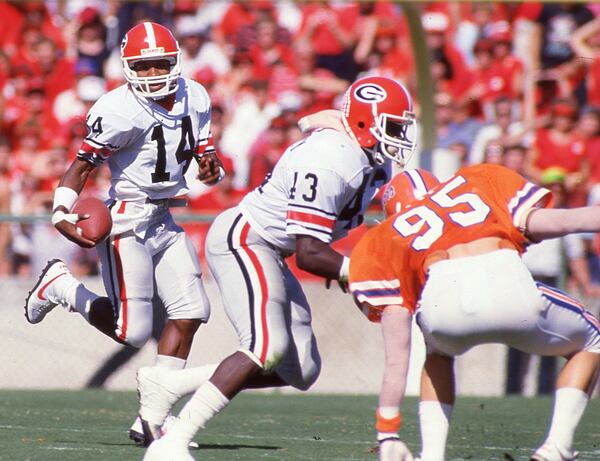 David McCluskey (43) blocks for Georgia quarterback James Jackson against Florida. AJC file photo