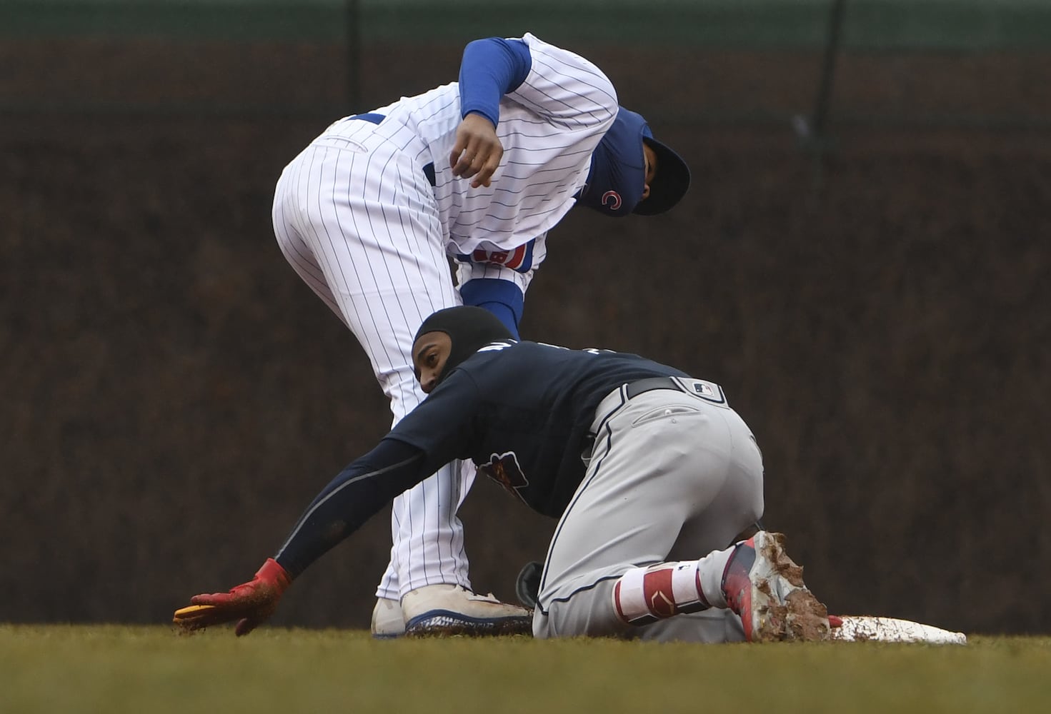 Photos: Braves battle the Cubs in cold Chicago