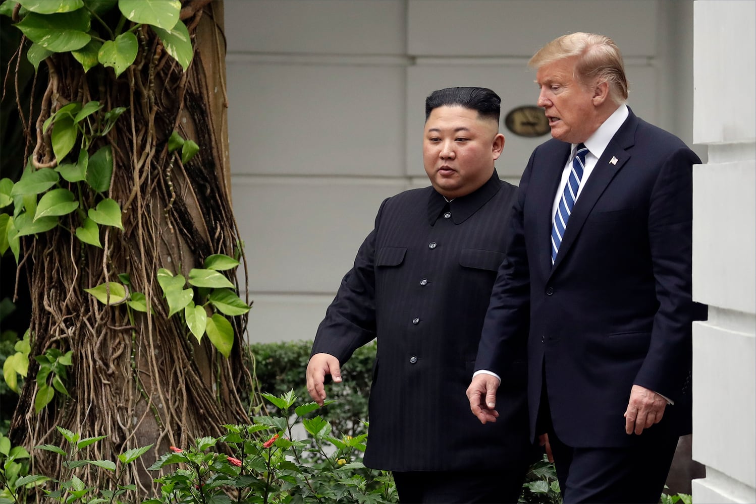 Photos: Trump meets with North Korea's Kim Jong Un in Vietnam