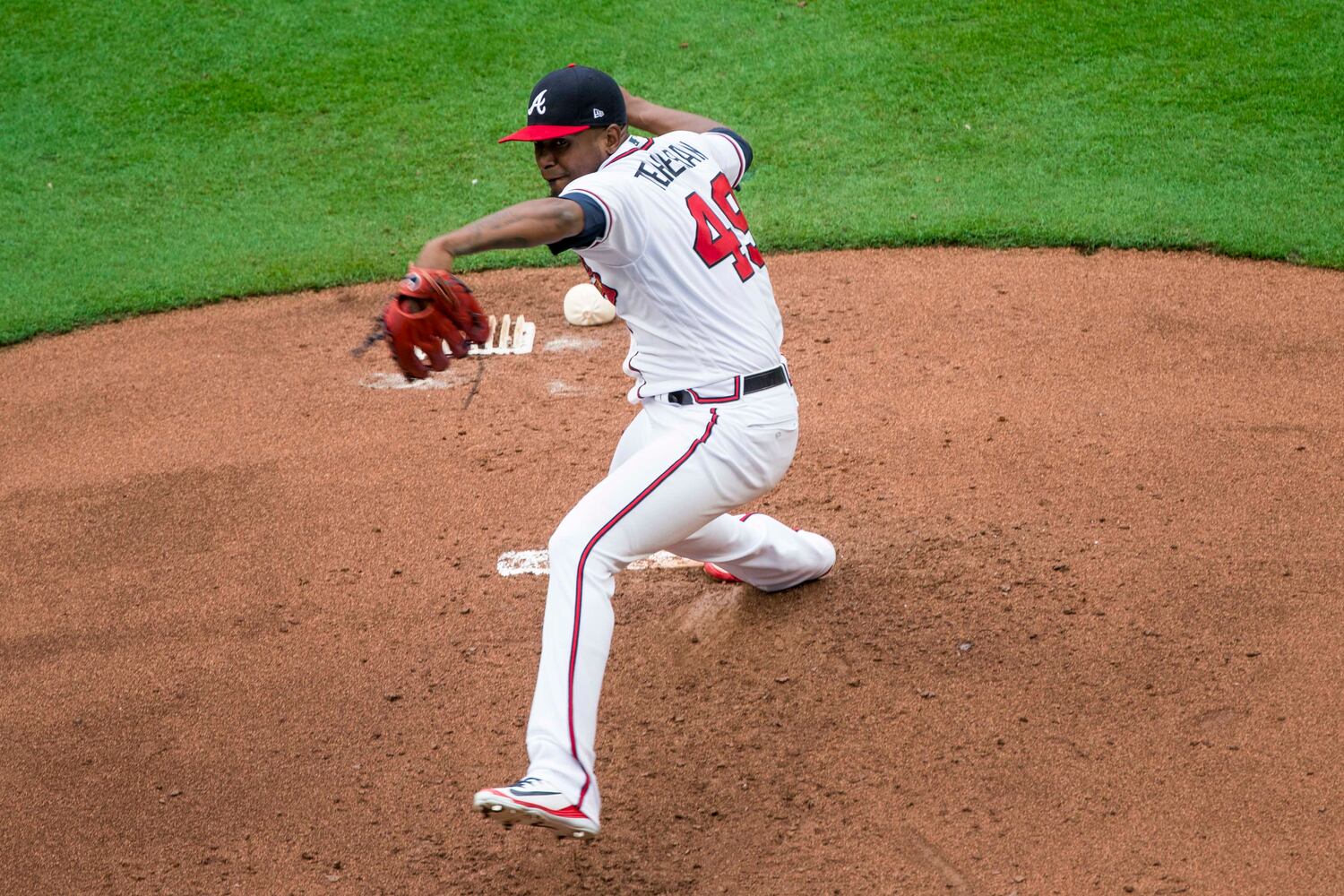 Photos: Markakis gives Braves a walkoff win over the Phillies