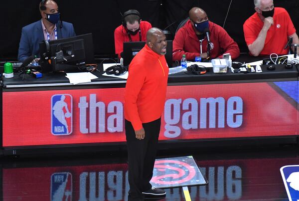 Hawks coach Nate McMillan shouts instruction during the second half in Game 3. (Hyosub Shin / Hyosub.Shin@ajc.com)