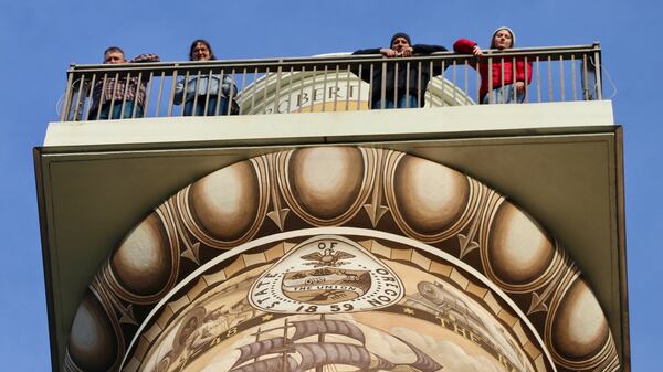 The Astoria Column&apos;s observation deck yields panoramic views of the Columbia River and beyond. (Alex Pulaski/Chicago Tribune/TNS)