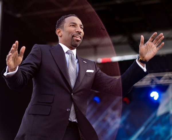 Andre Dickens waves to the crowd just after being sworn in as mayor of Atlanta during a ceremony at Georgia Tech on  Monday, Jan. 3, 2022. (Photo: Ben Gray for The Atlanta Journal-Constitution)