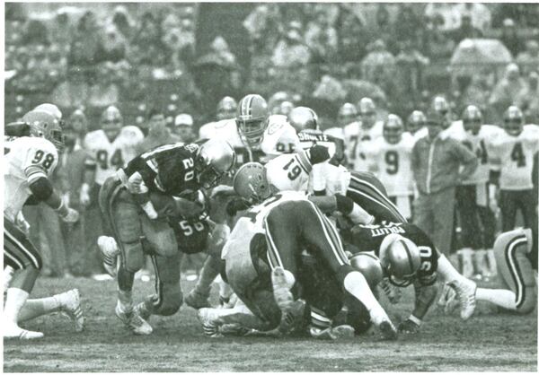 Army beat Illinois  in the 1985 Peach Bowl 31-29. (Chick-fil-A Peach Bowl)