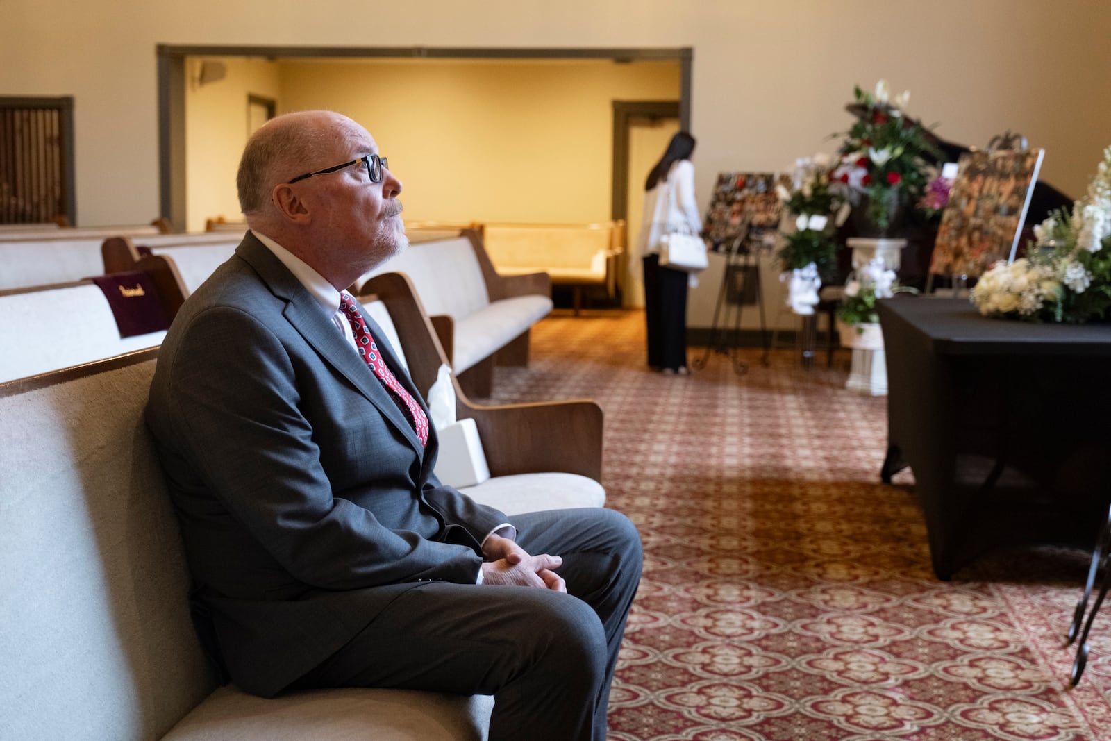 Michael McCullar takes a moment to reflect before officiating a funeral for Jonathan Erik Locke in Peachtree Corners. McCullar, a retired pastor, didn't know the man he would be speaking about and had only recently met Locke's family. (Ben Gray for the AJC)