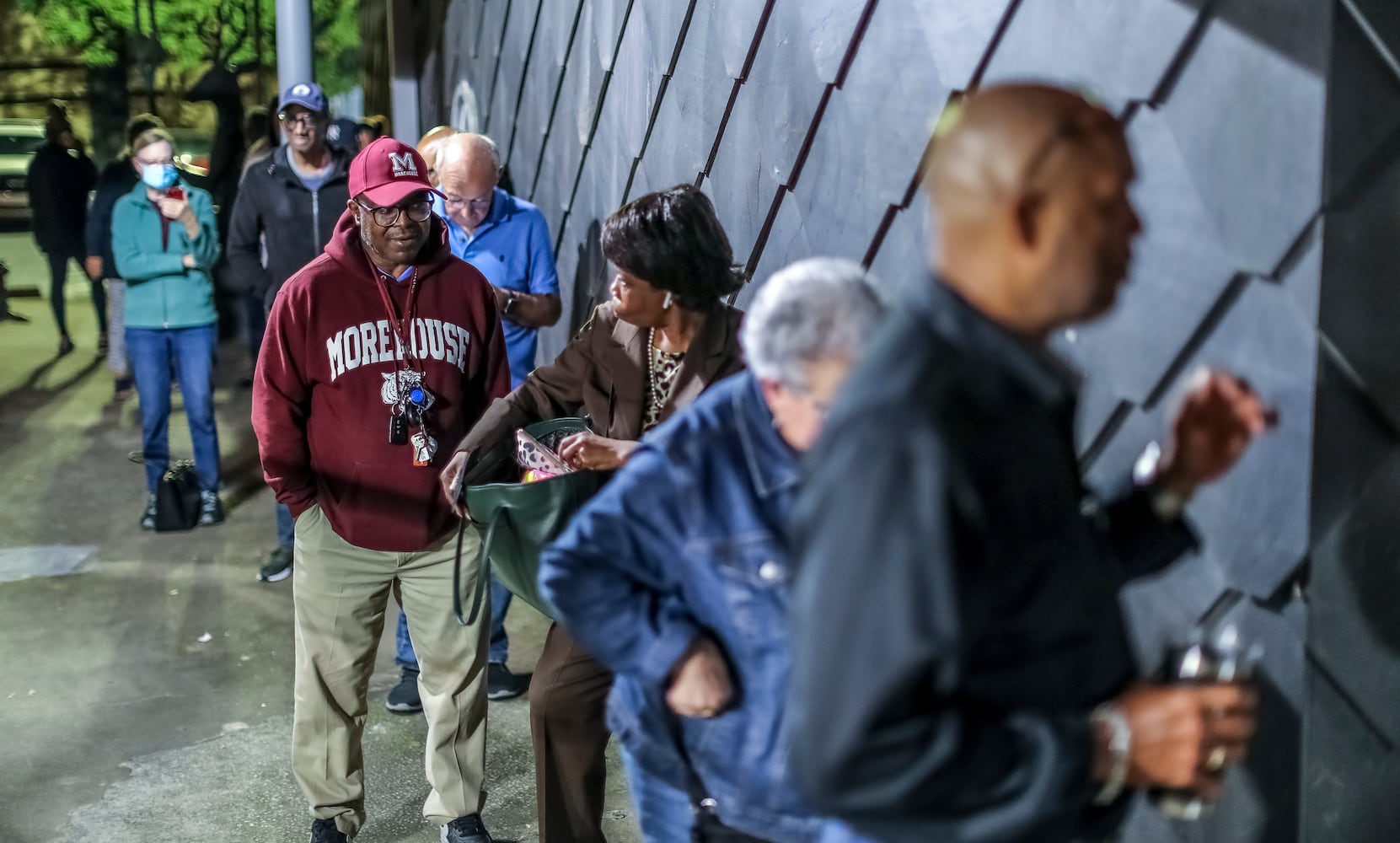 October 17, 2022 Atlanta: Several dozen voters were there in the first hour of early voting at the Buckhead Library located at 269 Buckhead Avenue NE in Atlanta on Monday, Oct. 17, 2022.  (John Spink / John.Spink@ajc.com) 

