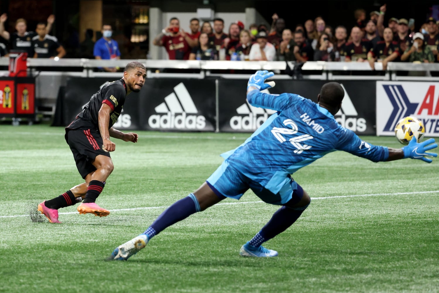 Atlanta United forward Josef Martinez (7) attempts a shot against D.C. United goalkeeper Bill Hamid (24) during the second half at Mercedes Benz Stadium Saturday, September 18, 2021 in Atlanta, Ga.. JASON GETZ FOR THE ATLANTA JOURNAL-CONSTITUTION