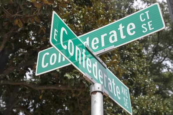 Street signs display the intersection of East Confederate Avenue SE and Confederate Court SE in Atlanta on Sept. 6, 2018. (ALYSSA POINTER/ALYSSA.POINTER@AJC.COM)