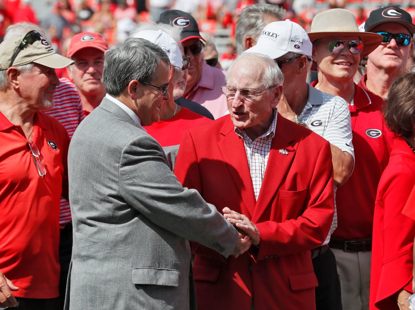 Photos: Bulldogs honor legendary coach Vince Dooley